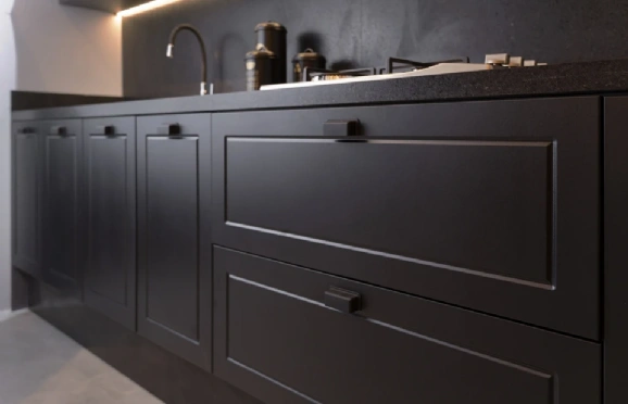 PET preto em frentes Colonial – Cozinha do Studio
